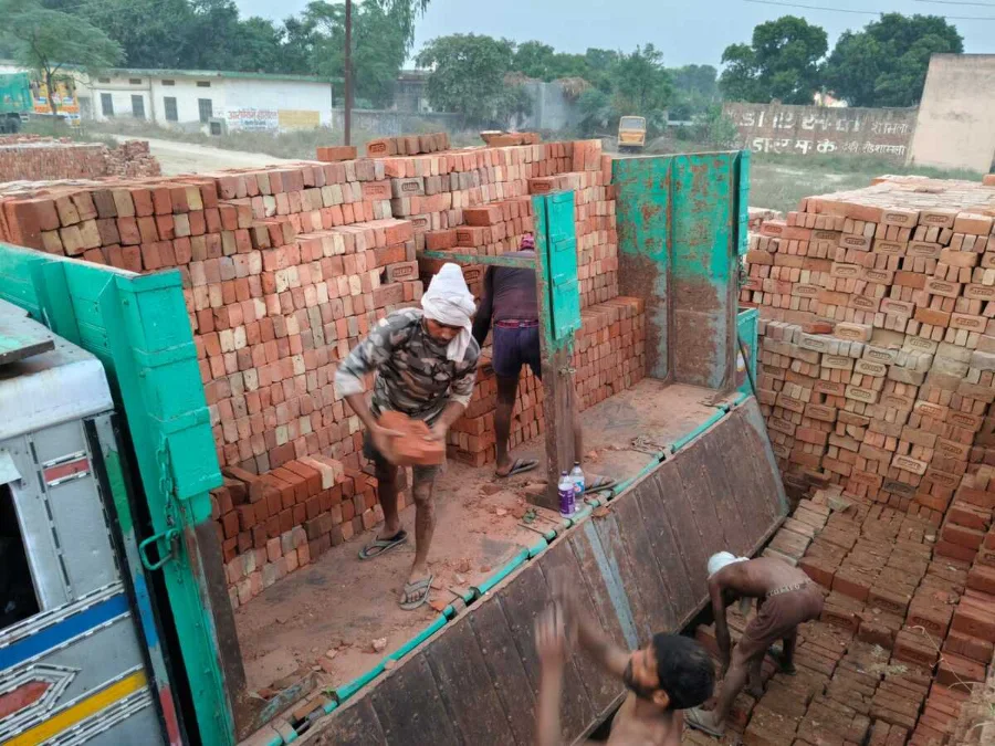 Clay Bricks Supplier in UP-West